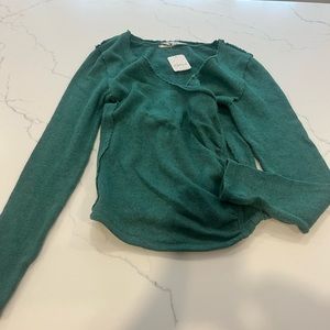 super cute green sweater v neck